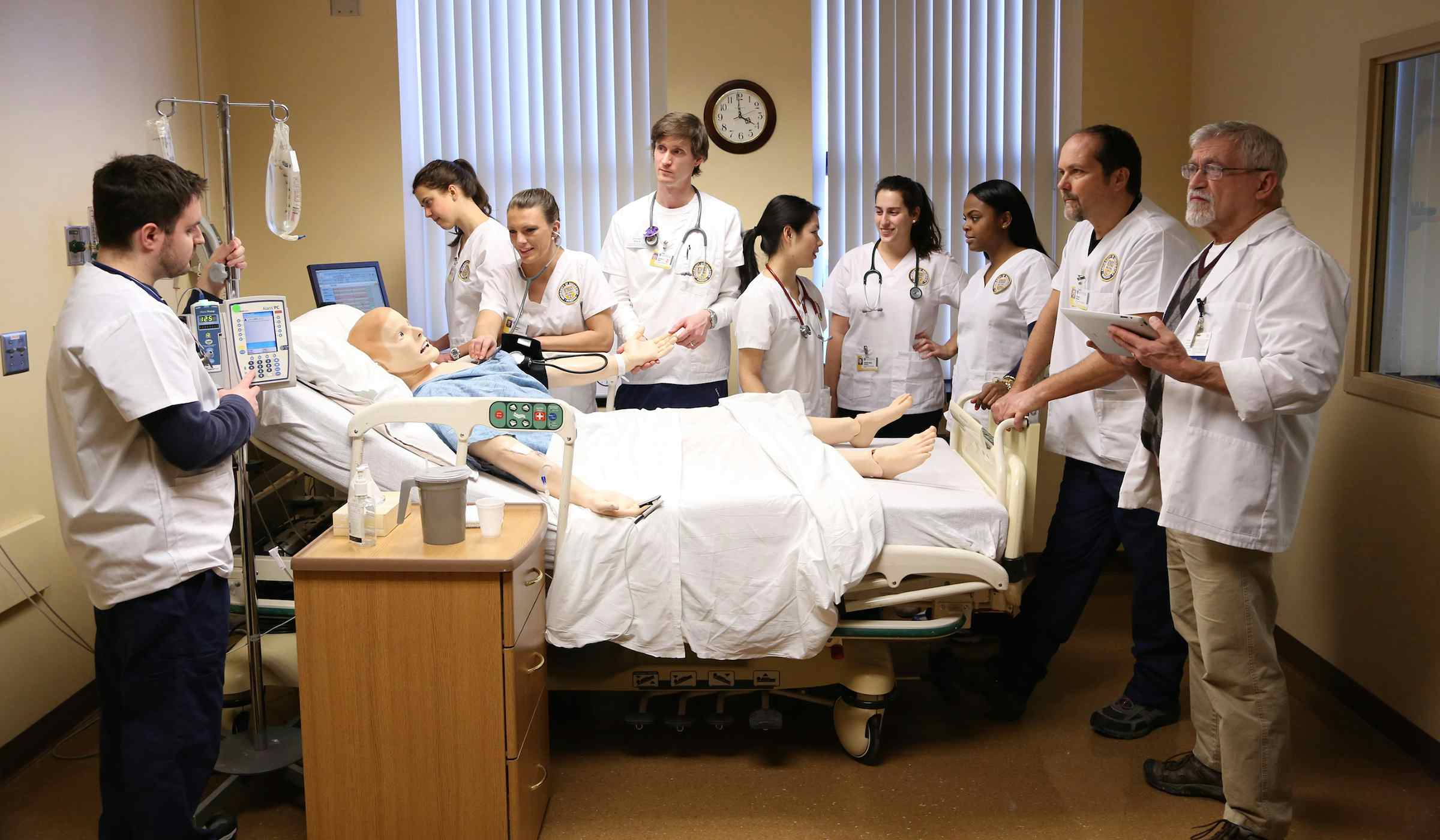 Accelerated Bachelor's Program for Non-Nurses | University of Rochester  School of Nursing