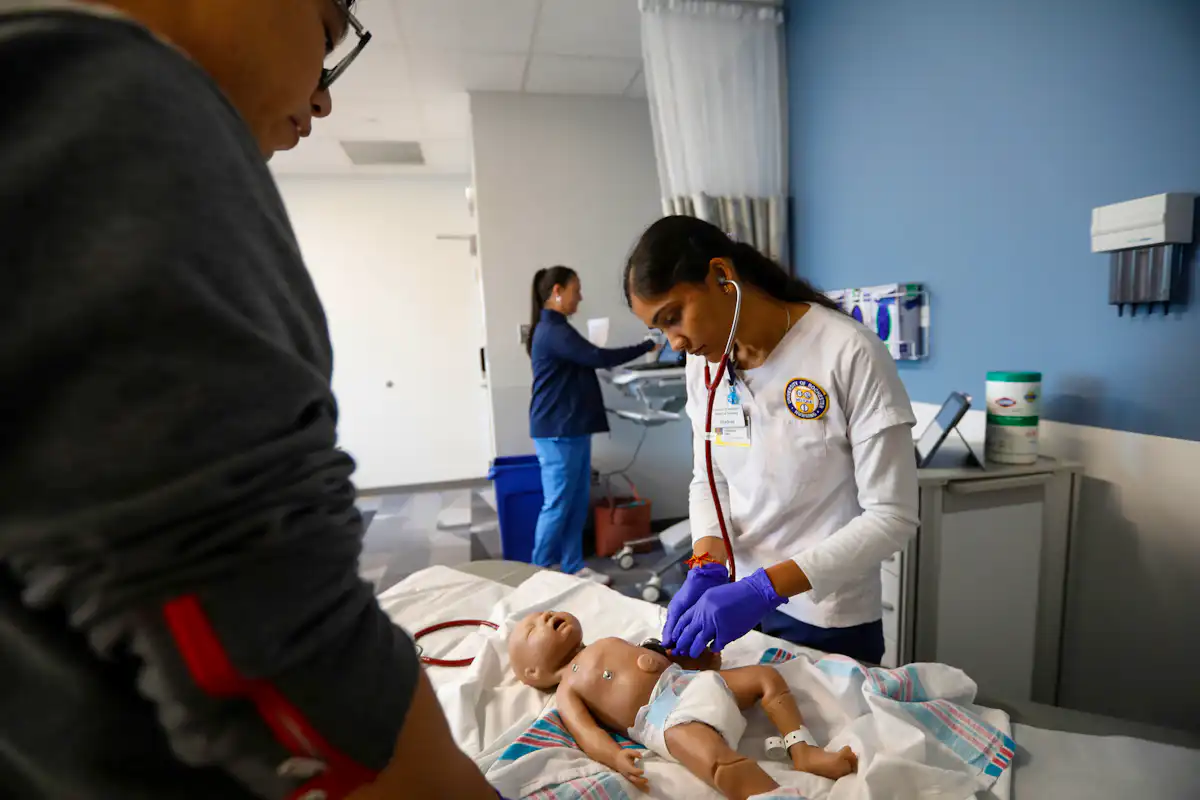 ABSN students in pediatric simulation