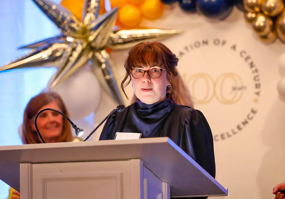 Jennifer Dale receiving the Resilient Leadership in Healthcare Award